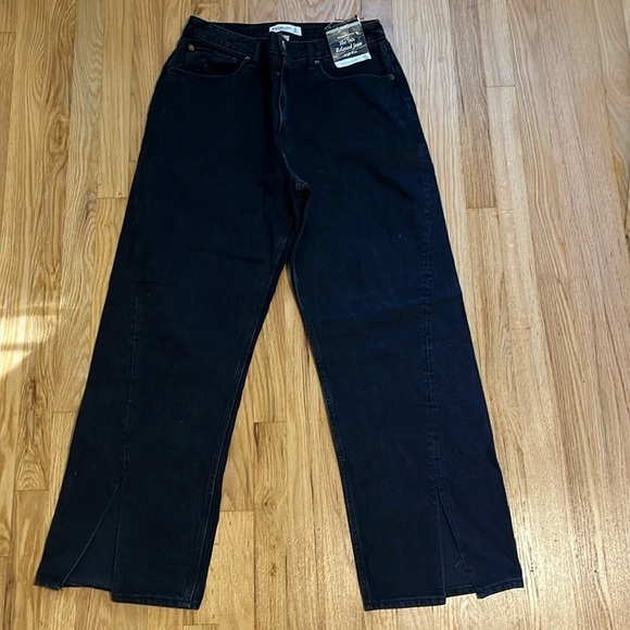NWT Abercrombie & Fitch Curve Love Black The 90s Relaxed Jean Split Hem Sz 14/32 - Picture 1 of 7